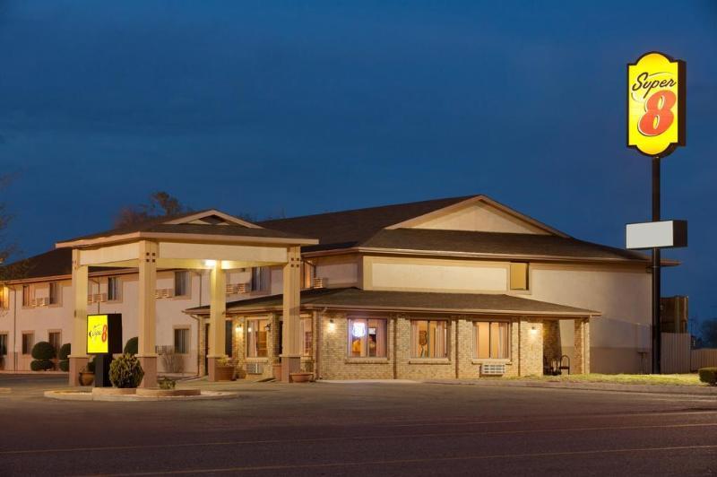 Super 8 By Wyndham Tucumcari Otel Dış mekan fotoğraf